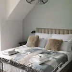 Nad Jeziorem Apartment