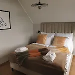 Nad Jeziorem Apartment *